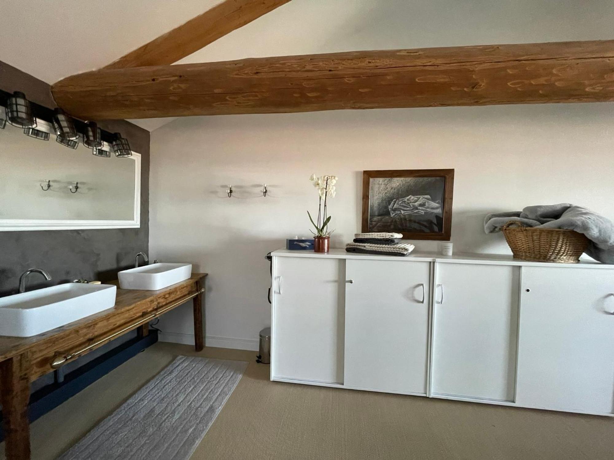 La Grange Aux Hirondelles - Appartement Complet Et Independant Commelle-Vernay ภายนอก รูปภาพ