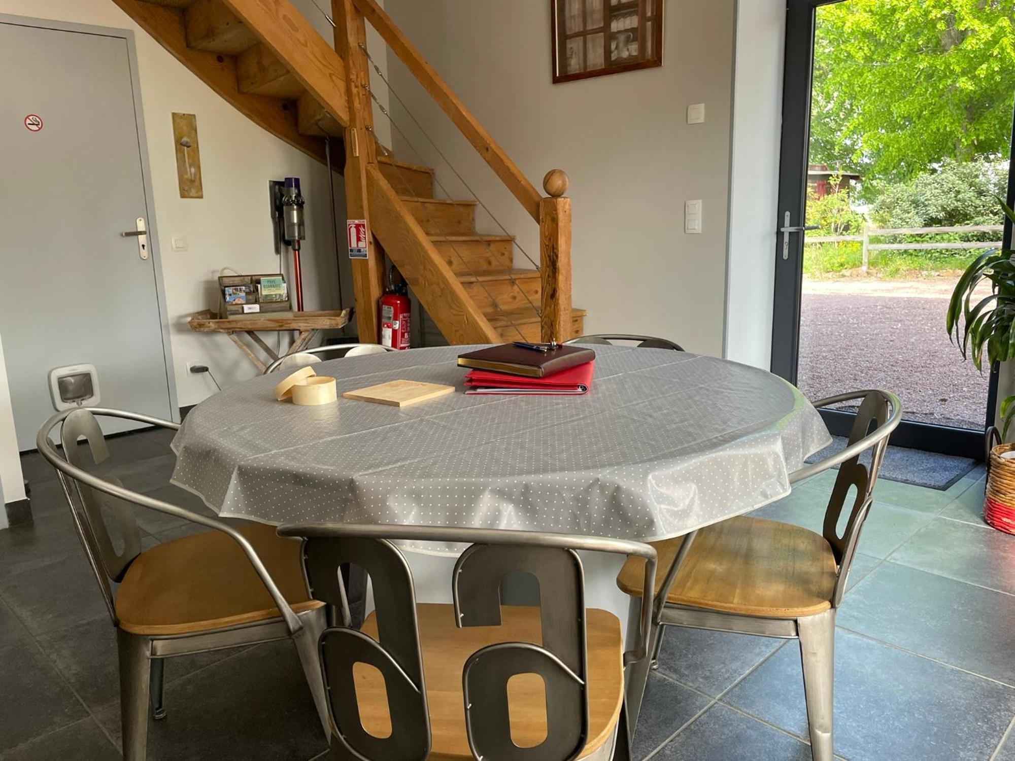 La Grange Aux Hirondelles - Appartement Complet Et Independant Commelle-Vernay ภายนอก รูปภาพ