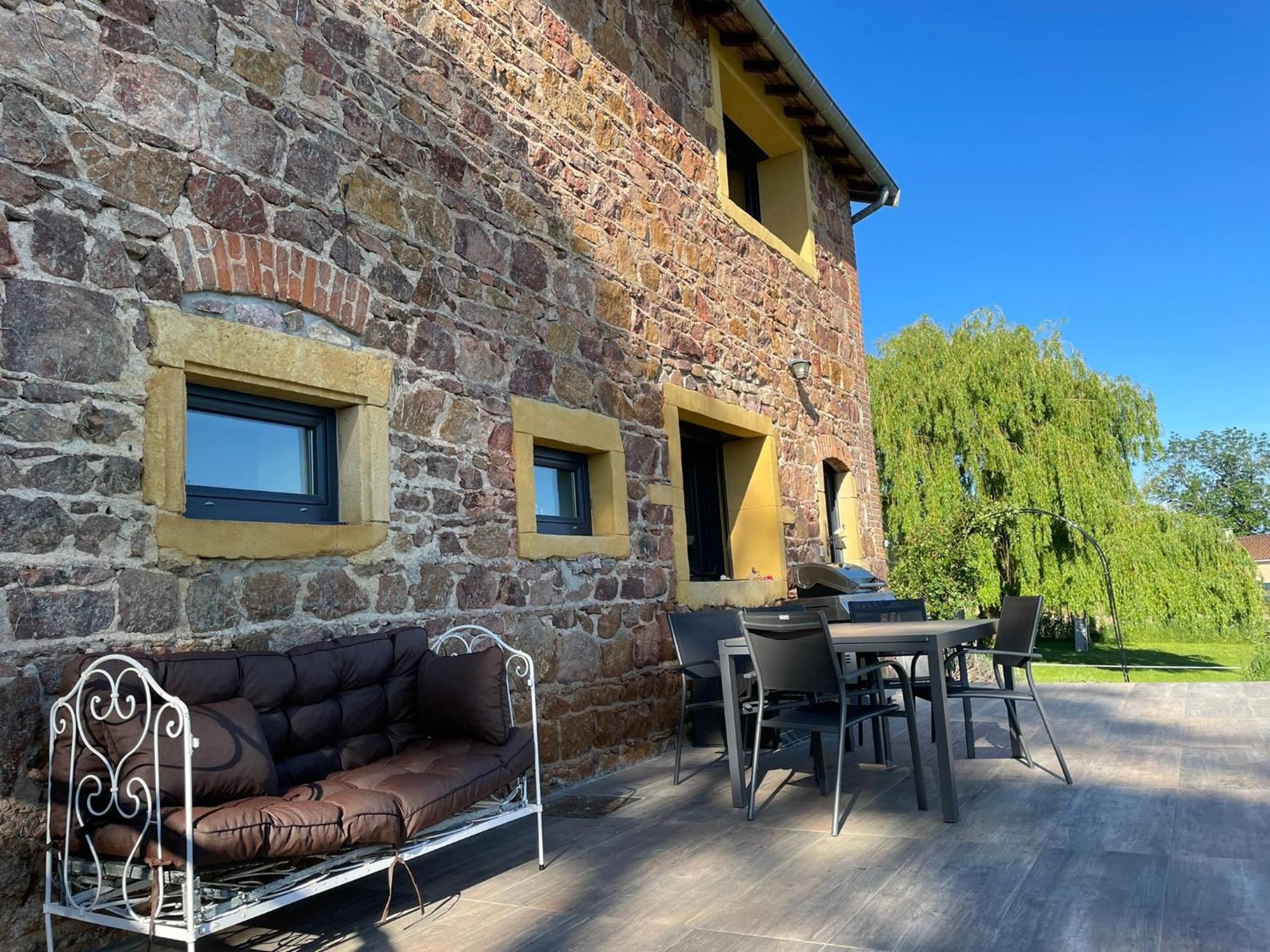 La Grange Aux Hirondelles - Appartement Complet Et Independant Commelle-Vernay ภายนอก รูปภาพ